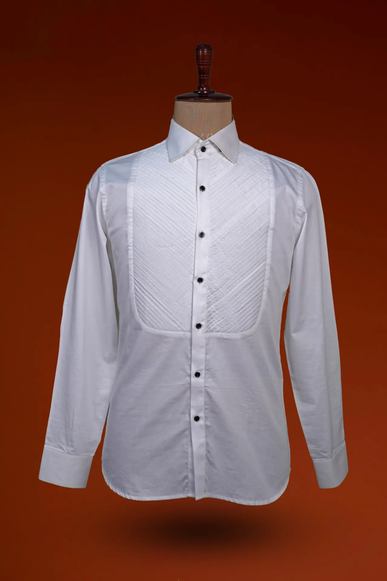 Pure white shirt with tudex pattern
